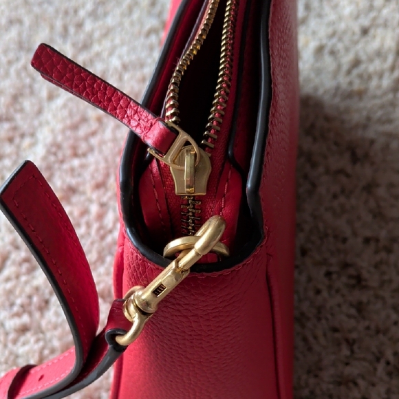 Tory Burch Red Textured Shoulder Bag - Picture 4 of 9